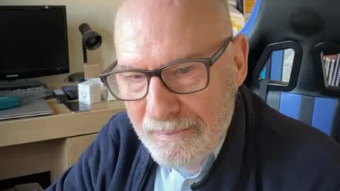 Snapshot of togbear chatting on 11, 1, 2025 Togbear online show from 11, 1, 2025