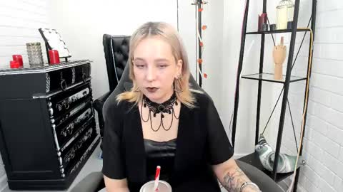 Tolli Moll online show from 2, 12, 2024