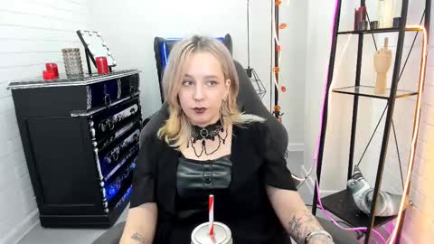 Tolli Moll online show from 2, 12, 2024