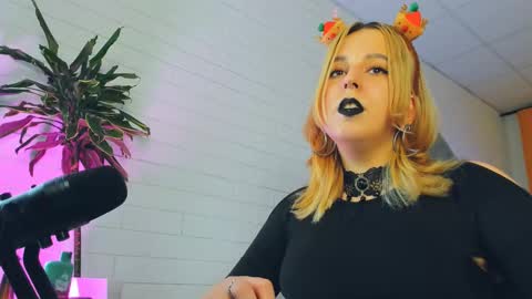 Tolli Moll online show from 9, 12, 2024