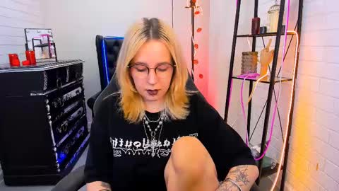 Tolli Moll online show from 12, 12, 2024