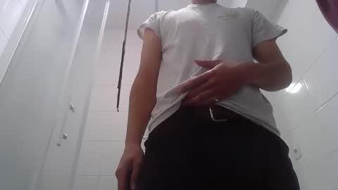 Snapshot of tom299898 chatting on 19, 10, 2025 tom299898 online show from 19, 10, 2025