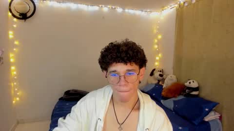 Snapshot of tom_blue10 chatting on 29, 10, 2025 Tom Blue online show from 29, 10, 2025