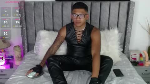 Snapshot of tom_brown12 chatting on 17, 12, 2024 Tom online show from 17, 12, 2024