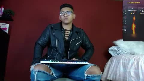 Snapshot of tom_brown12 chatting on 22, 2, 2025 Tom online show from 22, 2, 2025