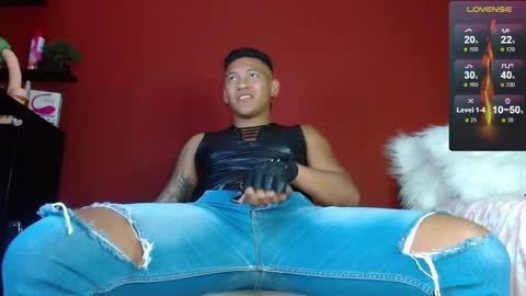 Snapshot of tom_brown12 chatting on 22, 2, 2025 Tom online show from 22, 2, 2025