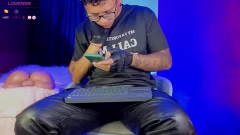 Snapshot of tom_brown12 chatting on 5, 10, 2025 Tom online show from 5, 10, 2025