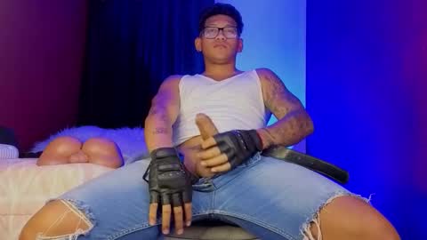 Snapshot of tom_brown12 chatting on 8, 10, 2025 Tom online show from 8, 10, 2025