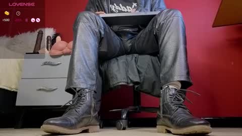 Snapshot of tom_brown12 chatting on 6, 11, 2025 Tom online show from 6, 11, 2025