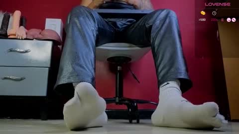 Snapshot of tom_brown12 chatting on 20, 12, 2025 Tom online show from 20, 12, 2025