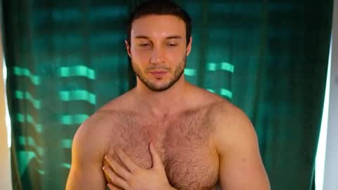 Tom online show from 10, 4, 2026