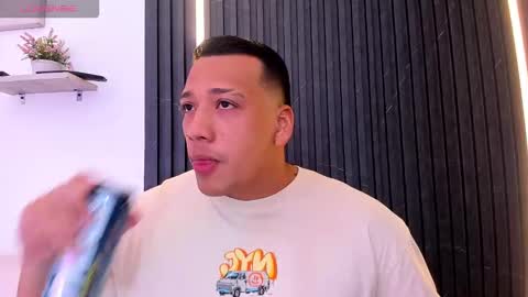 Tom muscle1 online show from 11, 11, 2025