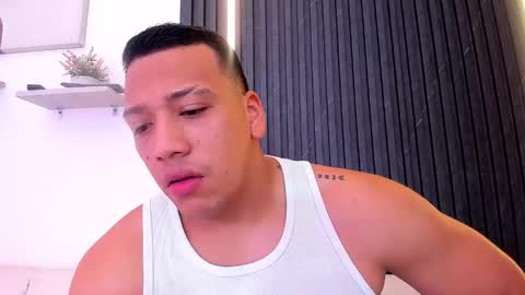 Tom muscle1 online show from 12, 11, 2025