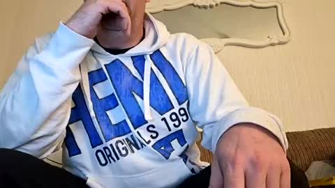 Snapshot of tomhubz chatting on 12, 6, 2026 tomhubz online show from 12, 6, 2026