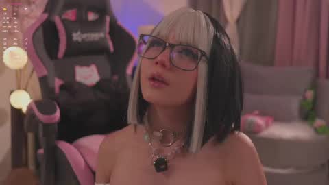 Snapshot of tomie_san chatting on 26, 9, 2025 Tomie online show from 26, 9, 2025