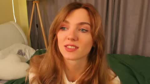 Snapshot of tomikavilandre chatting on 25, 7, 2026 Lana online show from 25, 7, 2026