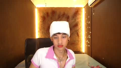 tommy_sweet1 online show from 12, 1, 2025