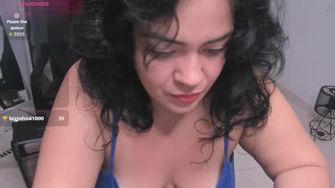 Snapshot of ton_amourrx chatting on 5, 11, 2025 lady blue online show from 5, 11, 2025