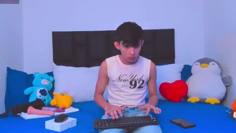 Snapshot of tonny_twink_ chatting on 5, 3, 2025 Tonny online show from 5, 3, 2025