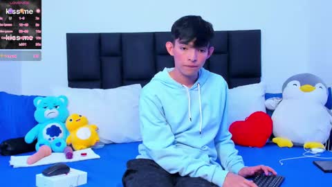 Snapshot of tonny_twink_ chatting on 8, 3, 2025 Tonny online show from 8, 3, 2025