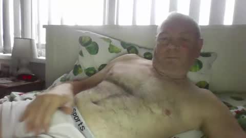 Snapshot of tony14712 chatting on 17, 12, 2025 tony14712 online show from 17, 12, 2025