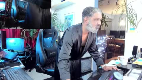 Snapshot of topalphaboss chatting on 28, 10, 2025 topalphaboss online show from 28, 10, 2025