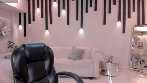 Snapshot of toricross1 chatting on 4, 2, 2025 Tori Cross online show from 4, 2, 2025