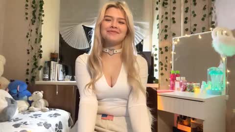 Snapshot of torriperno chatting on 26, 11, 2025 Lina online show from 26, 11, 2025