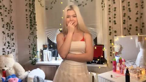 Snapshot of torriperno chatting on 29, 11, 2025 Lina online show from 29, 11, 2025