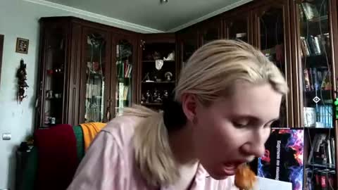 Snapshot of tranhardisty chatting on 13, 6, 2026 Lesly online show from 13, 6, 2026