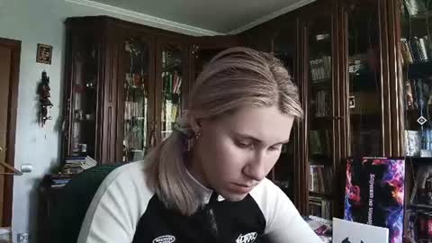 Snapshot of tranhardisty chatting on 17, 6, 2026 Lesly online show from 17, 6, 2026
