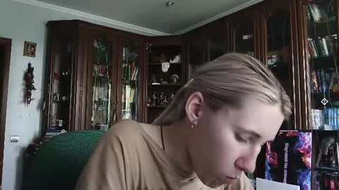Snapshot of tranhardisty chatting on 18, 6, 2026 Lesly online show from 18, 6, 2026