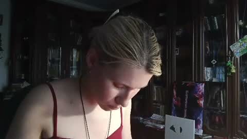 Snapshot of tranhardisty chatting on 1, 7, 2026 Lesly online show from 1, 7, 2026