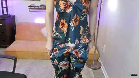 Snapshot of transbate chatting on 24, 12, 2024 transbate online show from 24, 12, 2024