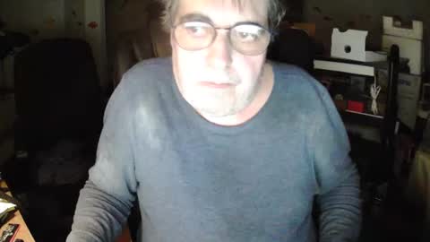 Snapshot of transmtfhello chatting on 4, 12, 2025 Peter online show from 4, 12, 2025