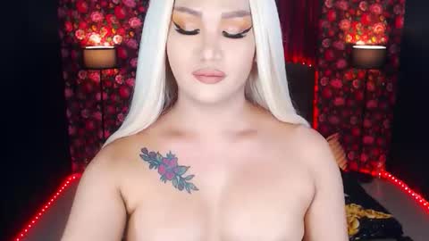 Snapshot of transplayfullolivia chatting on 1, 5, 2026 KYLIE BELLA TS online show from 1, 5, 2026