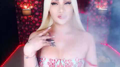 Snapshot of transplayfullolivia chatting on 9, 5, 2026 KYLIE BELLA TS online show from 9, 5, 2026