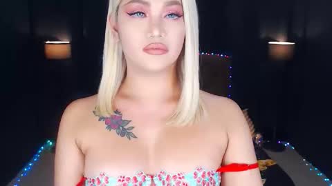 Snapshot of transplayfullolivia chatting on 25, 5, 2026 KYLIE BELLA TS online show from 25, 5, 2026
