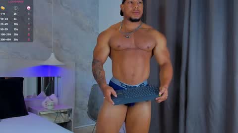 Snapshot of travis_lenox_ chatting on 17, 9, 2025 Travis online show from 17, 9, 2025