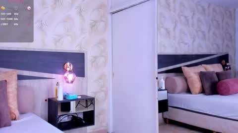 Snapshot of travis_lenox_ chatting on 21, 11, 2025 Travis online show from 21, 11, 2025