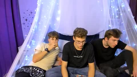 Travis online show from 18, 10, 2025