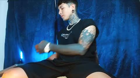 TRAV - INDEPENDENT MODEL online show from 21, 1, 2025