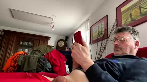 Snapshot of trebgeis1 chatting on 24, 2, 2025 trebgeis1 online show from 24, 2, 2025