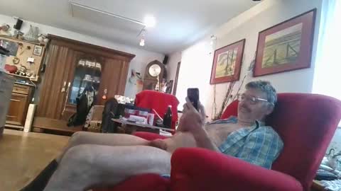 Snapshot of trebgeis1 chatting on 12, 9, 2025 trebgeis1 online show from 12, 9, 2025