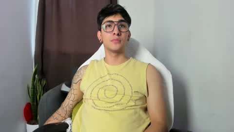 Snapshot of trebol_lynn chatting on 16, 12, 2025 Trebol Lynn online show from 16, 12, 2025