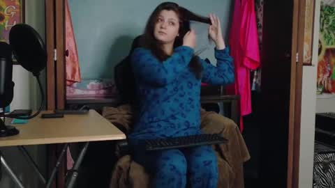 TreeJeanne online show from 19, 9, 2025