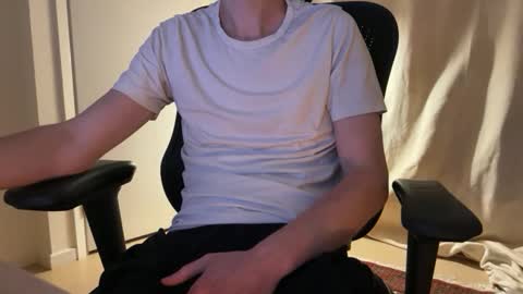 Snapshot of treeoflove chatting on 8, 11, 2025 TreeOfLove online show from 8, 11, 2025