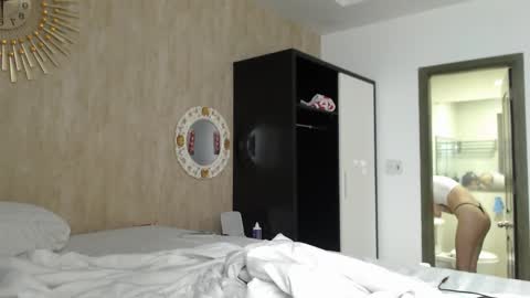 Sarah And Jon online show from 5, 12, 2024