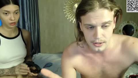 Sarah And Jon online show from 6, 2, 2025