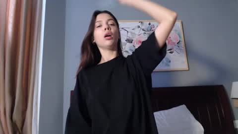 Sarah And Jon online show from 4, 3, 2025